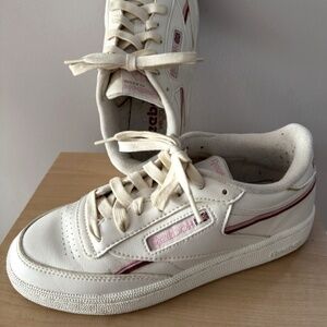 Reebok VEGAN Women Size 7 White Lace Up Sneaker Club C 85 Trainers